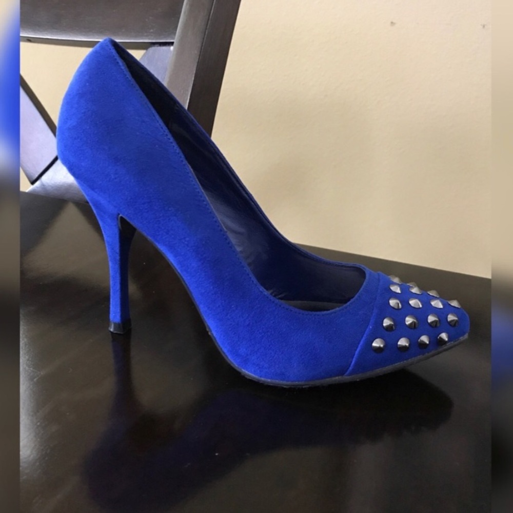 Breckelle’s Spike Studded Blue Pumps